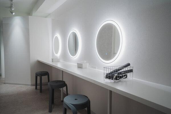 福岡市中央区 | TikTokで話題の盛れるセルフ写真館「f/ichi(エフノイチ)」の撮影ブースがリニューアル！新背景でワンランク上の写真が撮れるように。