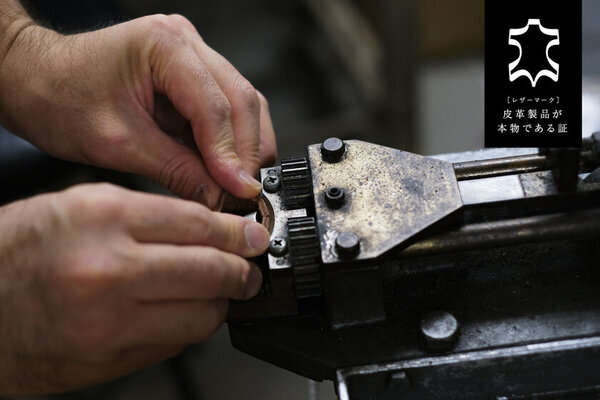ギフト需要の高まるクリスマスや12月10日ベルトの日に向けレザーマークの革ベルトの販売強化を実施