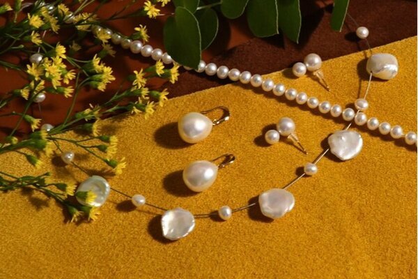 ラシレーナ、2025SSブランドブック「Look with your heart(貴方の心で見つめて)」を2025年1月6日に公開