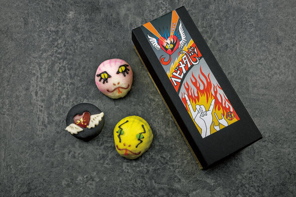 あの伝説的ロックバンド風メイクの蛇がカッコ可愛い！干支・巳年の饅頭『ヘビメタじゃ(蛇)！』12月11日オンライン先行予約販売開始