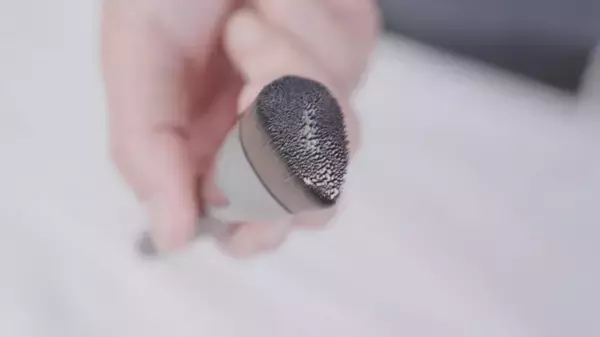 自然派化粧品ルバンシュ、プロの仕上がりを叶える「ファンデーションブラシ Pro」を12月13日に発売！