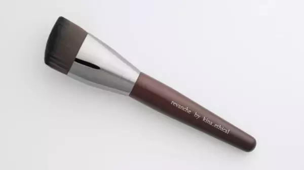 自然派化粧品ルバンシュ、プロの仕上がりを叶える「ファンデーションブラシ Pro」を12月13日に発売！