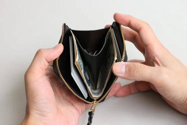 大阪の革工房「Munekawa」がクリスマスプレゼントに人気のミニ財布「Cram」の限定版商品などを取り揃えたPOP UP SHOPを12月25日まで開催