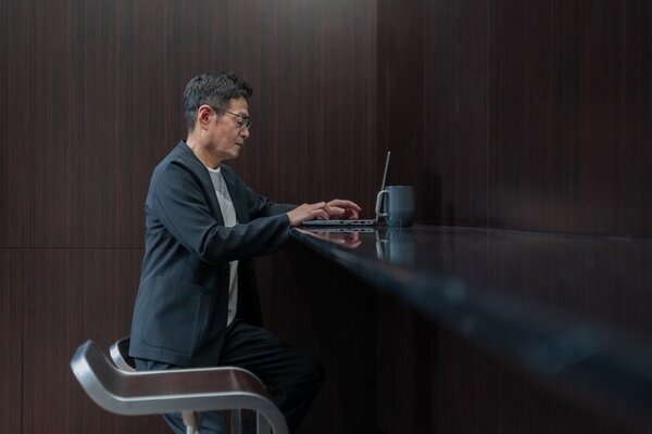 目標達成！東京でメイドインジャパンを企画生産するメイクドウピエロ　TPSミシンによる特殊縫製「超軽快　Vカラージャケット」がMakuakeにて好発進