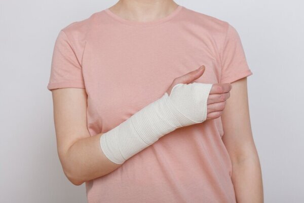 札幌「札幌中央整形外科クリニック」冬の転倒が危険！2024年12月に入り、手首骨折患者が夏の3倍に急増