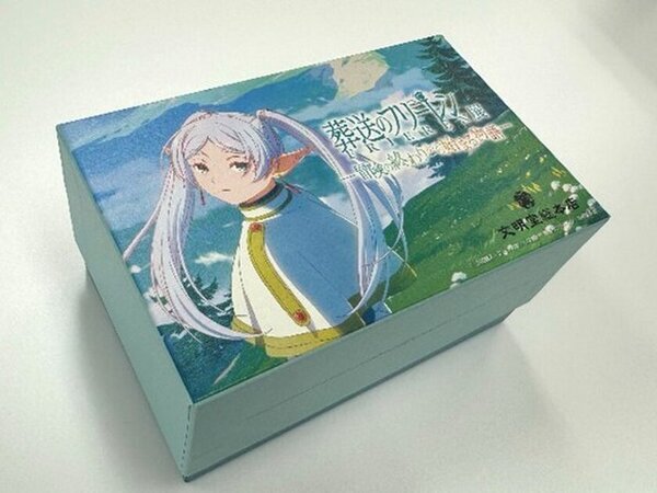 「アニメ 葬送のフリーレン展 ～冒険の終わりから始まる物語～」　会期：2024年12月21日(土)～2025年1月13日(月・祝)※1月1日(水・祝)お休み　会場：出島メッセ長崎 イベント・展示ホール　年末年始は一気見、企画展に連動して全28話を一挙地上波放送決定！