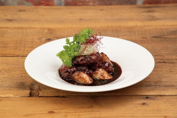 「沖縄・奄美のきびオリゴ」がレストランとコラボ！“お肉”で腸活できるメニューを12/28まで東京・全6店舗にて提供