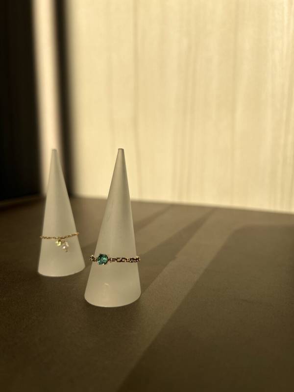 1万通りから選べる「セミオーダー天然石リング」の販売を開始　現代の生きづらさを感じている女性に向けた“私だけのお守りリング”