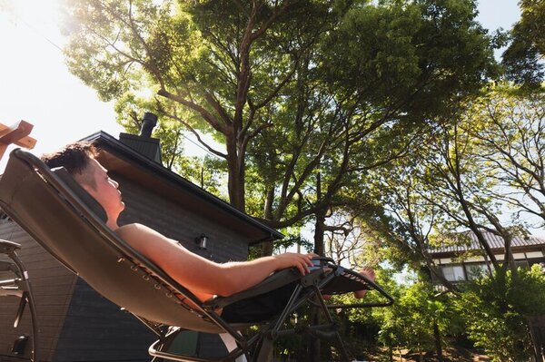 大型ストーブに特徴のある鹿嶋市初のプライベートサウナ【鹿とサウナ】より、数量限定でオリジナルイラストが入った拘りのパーカーが12月16日に新発売！