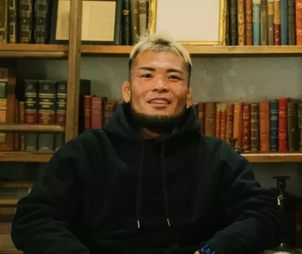 武田光司選手／ケイト・ロータス選手のサイングローブが当たる！共立美容外科の新春お年玉キャンペーンを12月16日より実施