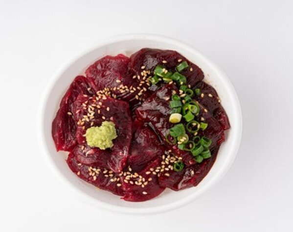 ＼とろろかけ放題！？のまぐろとろろ飯／道の駅ローズマリー公園はなまる市場内「おさかな丼屋とと丸」期間限定でまぐろとろろ飯が登場中！