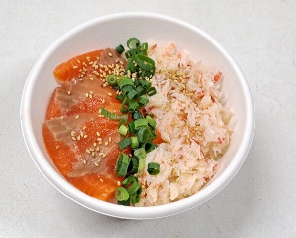 ＼とろろかけ放題！？のまぐろとろろ飯／道の駅ローズマリー公園はなまる市場内「おさかな丼屋とと丸」期間限定でまぐろとろろ飯が登場中！