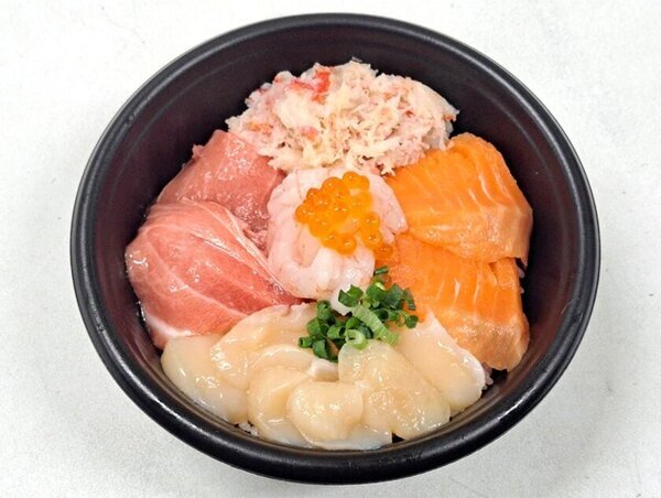 ＼とろろかけ放題！？のまぐろとろろ飯／道の駅ローズマリー公園はなまる市場内「おさかな丼屋とと丸」期間限定でまぐろとろろ飯が登場中！