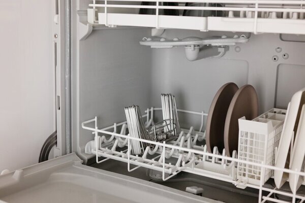 ばね製造メーカーがつくる「3cmに縮む水切りラック」　クラファンで目標金額1000％達成！キッチンすっきり、持ち運び可能でアウトドアにも！