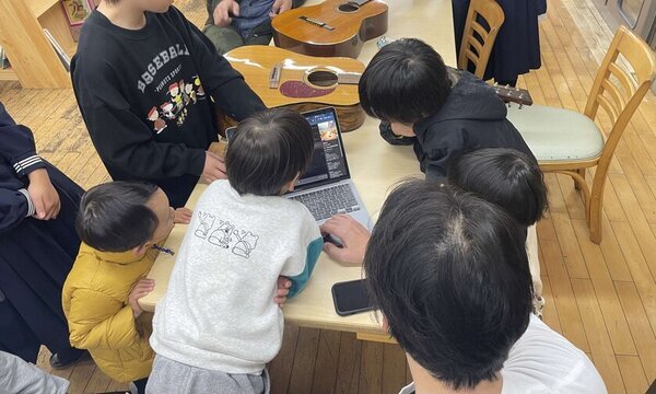 音楽ブランディングのLITORYが、静岡県浜松市の児童養護施設わこうで楽器演奏体験とAI作曲体験を実施　音楽を通じて子どもたちが感情を音に乗せる特別な体験