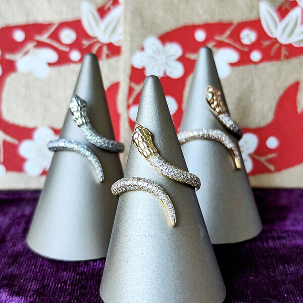 Mico宝飾店、「実(巳)を結ぶ年」におすすめな蛇モチーフのリングを12月27日に発売