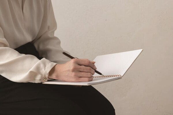 品質と伝統を継承しさらに使いやすく『ケンブリッジ』ノート『ロイヤルカレッジ』ノート発売　発売日：ケンブリッジノート：2025年1月10日　ロイヤルカレッジノート：2025年2月12日