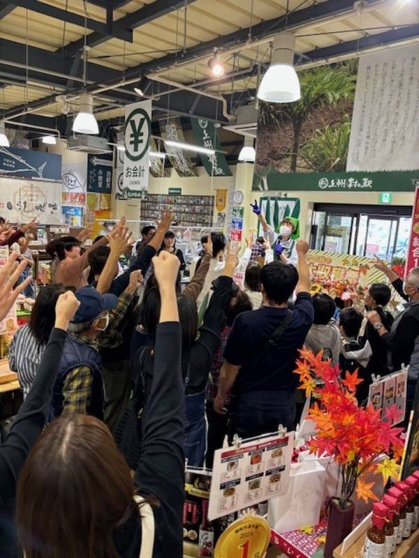 ＼2024年のご愛顧に感謝を込めて／　12月27日(金)からの10日間は『年末年始のお野菜祭り』　旬のお野菜をたっぷりご用意して、皆様のお越しをお待ちしています！群馬県渋川市「上州・村の駅」