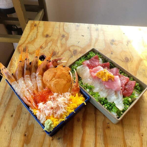 神奈川・漁港の駅TOTOCO 小田原　華やかな海鮮グルメが登場する「紅白魚合戦」を12/26より期間限定で開催