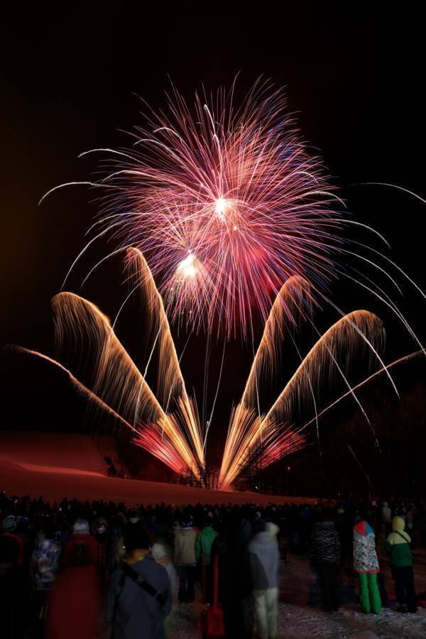 冬の感動体験！宮城県でしか体験できない唯一無二の感動体験特集　みやぎ蔵王御釜ツアーや、えぼし雪上花火大会が開催！