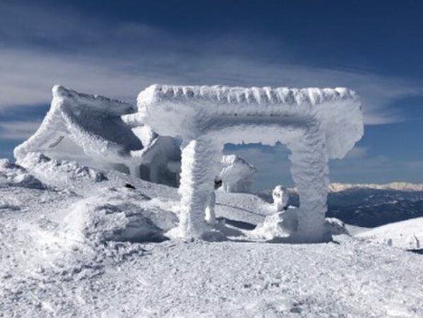 冬の感動体験！宮城県でしか体験できない唯一無二の感動体験特集　みやぎ蔵王御釜ツアーや、えぼし雪上花火大会が開催！