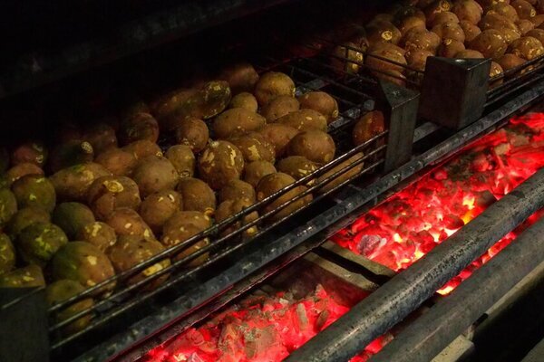 京都の自家製粉米粉バウムクーヘン『IKARIYA BEIKA KYOTO』　種子島産安納芋を使った新商品『焼アンノウイモ』が販売好調につき毎日20個限定で2月末まで販売