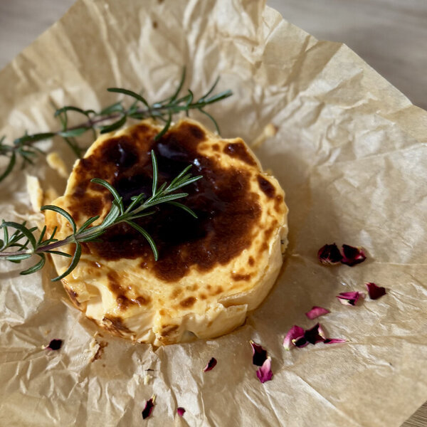 MEETS CHEESE×真楪伶 コラボ商品が登場！真楪伶プロデュースの「バズるチーズケーキ」など3商品を1月25日発売