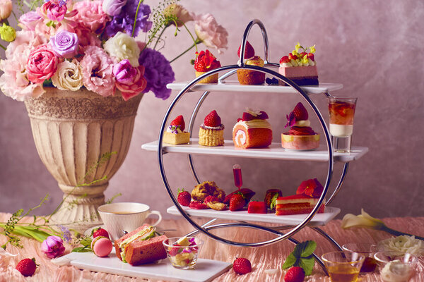 いちごとお花が織りなす春の香りを詰め込んだカフェタイム「いちごアフタヌーンティー」をリーベルホテル大阪で1/21～開催