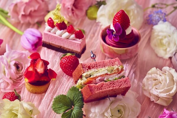 いちごとお花が織りなす春の香りを詰め込んだカフェタイム「いちごアフタヌーンティー」をリーベルホテル大阪で1/21～開催