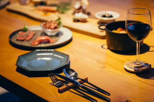 東条湖を眺む～大自然の中で1日1組限定のプライベートサウナルームが「GLAMP CABIN 東条湖・丹波篠山」に新登場！