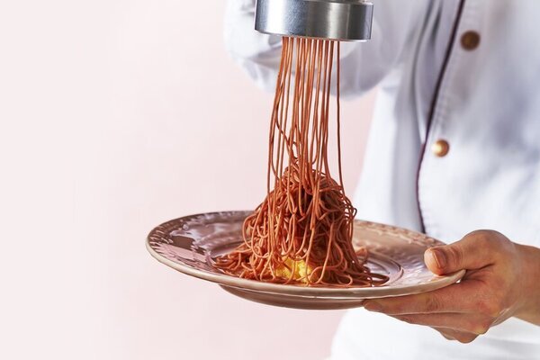 いちご尽くしのスイーツと国産牛のローストビーフが食べ放題！春を感じるディナーブッフェをリーベルホテル大阪で1/21～開催