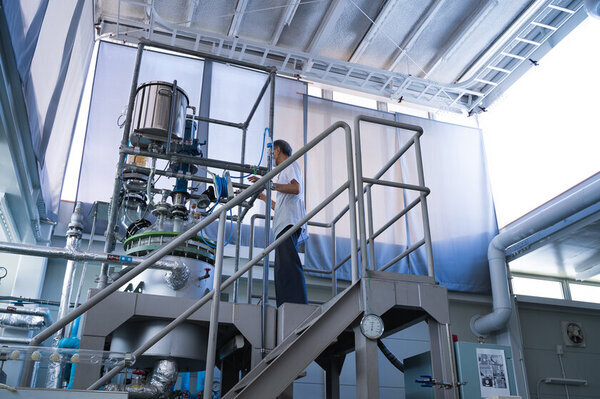 高品質燕窩エキスドリンク【湧生源MAX】が1/20に新発売！～「また元気になれた！」をお一人でも多く～