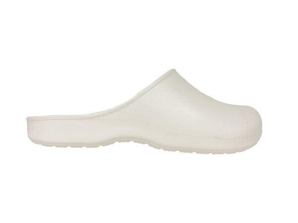 人気の“穴あき”バルコニーサンダルをアップデート！快適な履き心地＆環境に優しい再生樹脂を採用　ランドリー・ケアブランド FREDDY LECKのロングセラー商品