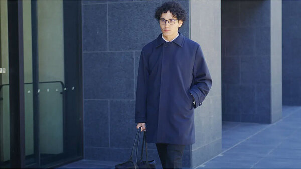 急な温度変化による寒暖差アレルギーが急増　寒くなると自動で膨らみ、暖かくなると元に戻るコートが大人気