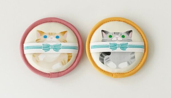 服についた抜け毛も取れる猫用グルーミングブラシ発売　猫舌によく似た触感のエチケットブラシ生地を使用