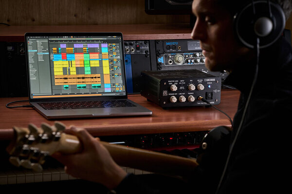 真空管ギター・アンプの活用の場を広げるコンパクトなロード・ボックスを発売