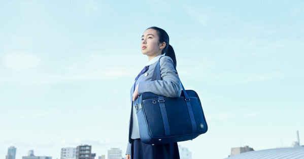 「理念」の共感から誕生した創立150周年記念スクールバッグ　マザーハウスがブランド初の学校用品を本校生徒たちと共同で製作