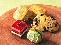 ホテルと同じく発売55周年を迎える「アヲハタ55」とコラボ8種類のジャムを使用したスイーツやセイボリーが揃う「コラボアフタヌーンティー ～Aohata Spring Garden～」を販売します