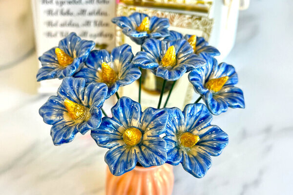 [ハンガリー発] 枯れない美しさを贈ろう！陶器フラワー2025年新作コレクション登場　― 誕生日や母の日のギフトに最適 ―