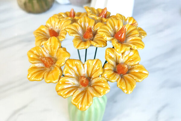 [ハンガリー発] 枯れない美しさを贈ろう！陶器フラワー2025年新作コレクション登場　― 誕生日や母の日のギフトに最適 ―