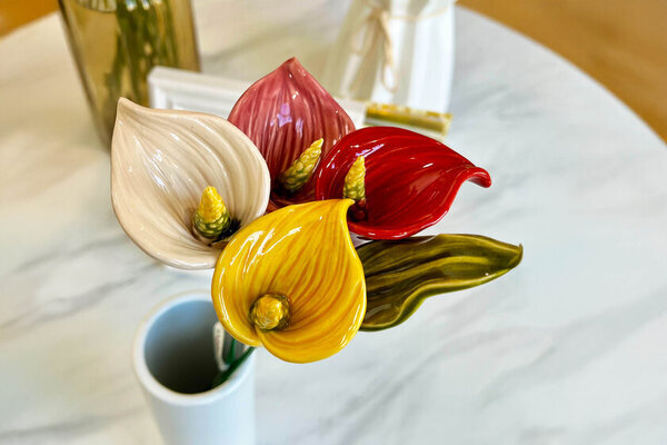 [ハンガリー発] 枯れない美しさを贈ろう！陶器フラワー2025年新作コレクション登場　― 誕生日や母の日のギフトに最適 ―