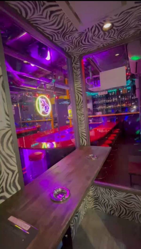 1月27日に路上喫煙全面禁止、急がれる喫煙所設置　日本初！ポールダンスが見られる無料喫煙所が心斎橋にオープン