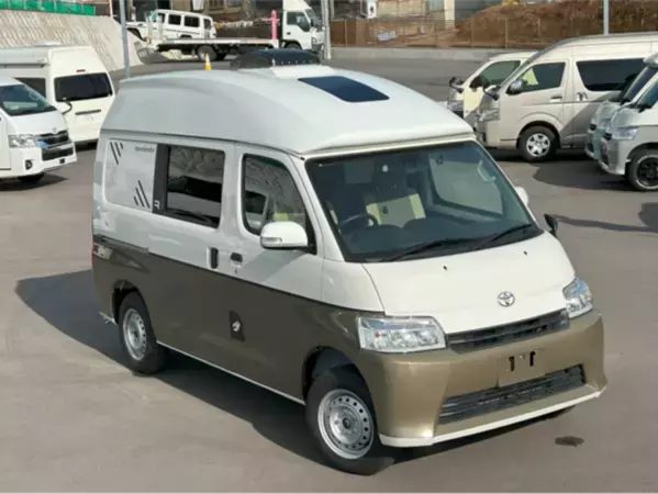 小さなハイルーフキャンピングカー「レクビィ コットＣＴ」「ホビクル タウンランダーＣＴ」をジャパン キャンピングカーショー2025で展示