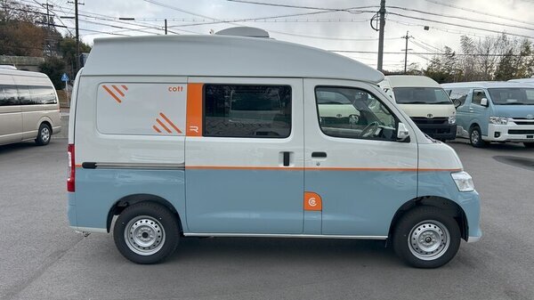 小さなハイルーフキャンピングカー「レクビィ コットＣＴ」「ホビクル タウンランダーＣＴ」をジャパン キャンピングカーショー2025で展示