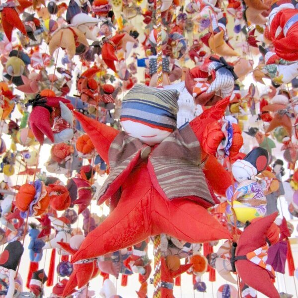 東京ガーデンパレスにて1月20日(月)～3月21日(金)開催東日本大震災の復興を祈願したつるし雛や新潟物産展が楽しめる「春の装飾～つるし飾り～新潟物産展」と昭和100年イベントとして令和7年1月18日(土)～令和7年12月28日(日)まで昭和レトロな懐かしい料理を販売