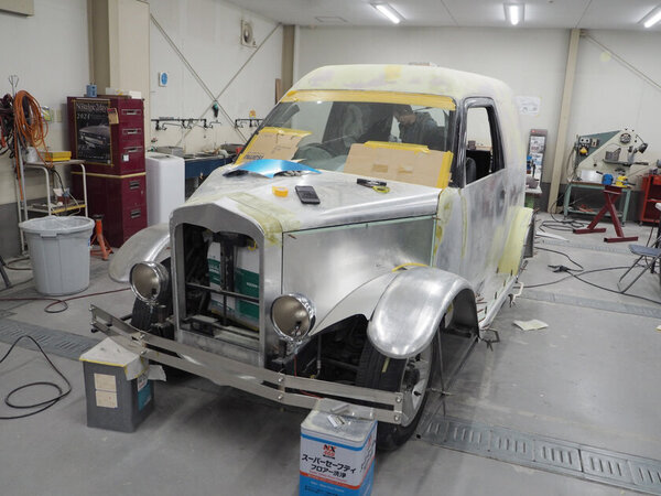 兵庫県姫路の専門学生の力で往年の名車を再現！大阪オートメッセ2025に出展し車検取得へ挑戦！