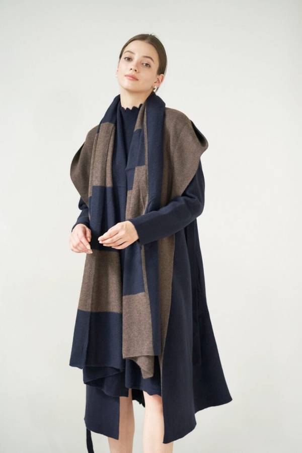 就職氷河期世代の女性に「おしゃれ」の迷子が増えている？！自分を抱きしめるように纏う最高級モンゴル産カシミヤの秋冬コレクション