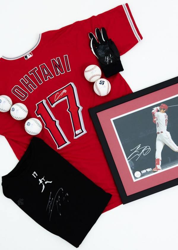 映画俳優や、ミュージシャン、スポーツ選手の直筆サイン、オリジナル映画ポスター、関連グッズ専門に取り扱うECサイト「FUN COLLECTIONS」が新規オープン！