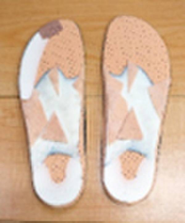 足や膝の痛みを改善できる『歩き方を改善するインソール』製作実績24,000足を達成