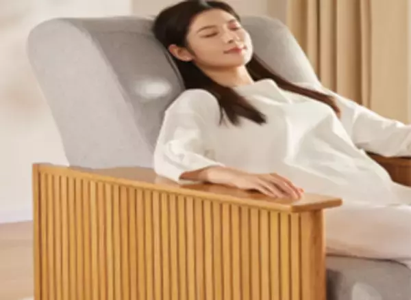 上質な木材、生地にこだわった家具調のデザインに、エアバックを搭載したリラクゼーションソファを3月1日から販売開始！